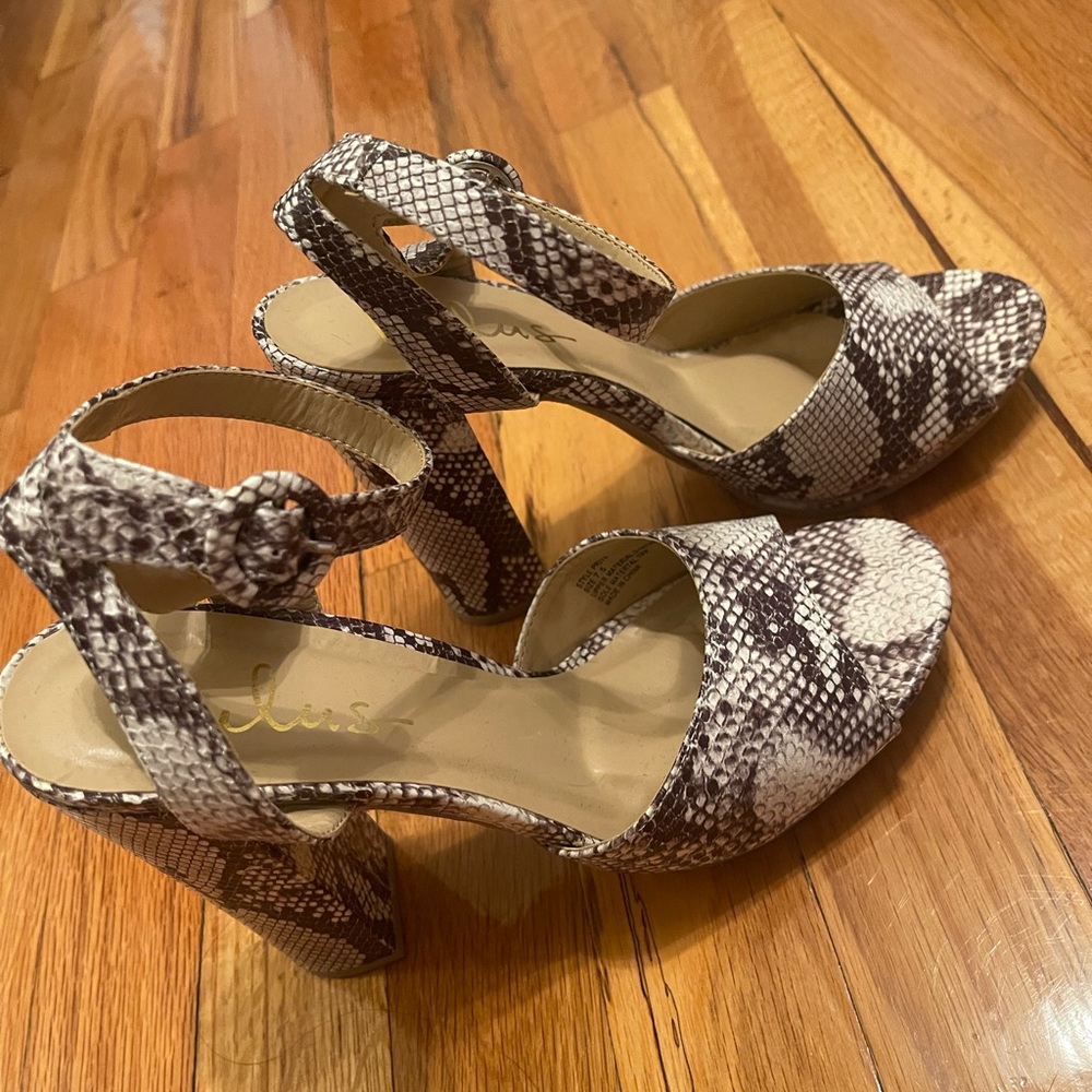 Lulu’s Beige Snake Heel - Size 7.5